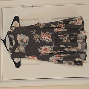 BRAEVE Floral Mock Neck Sleeveless Peplum Top Gray Stretch Knit XS / S